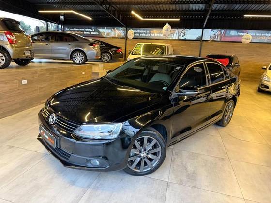 VOLKSWAGEN JETTA 2.0 COMFORTLINE FLEX 4P MANUAL